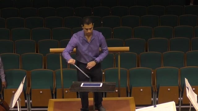 Silveyra ensayando Las Hébridas con la Filarmónica de Moravia